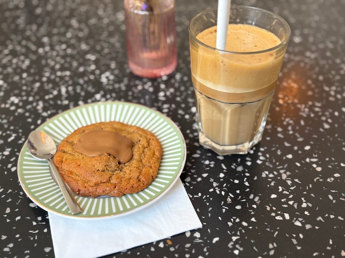 We Love Coffee — specialty coffee shop in Paris (photo 6)