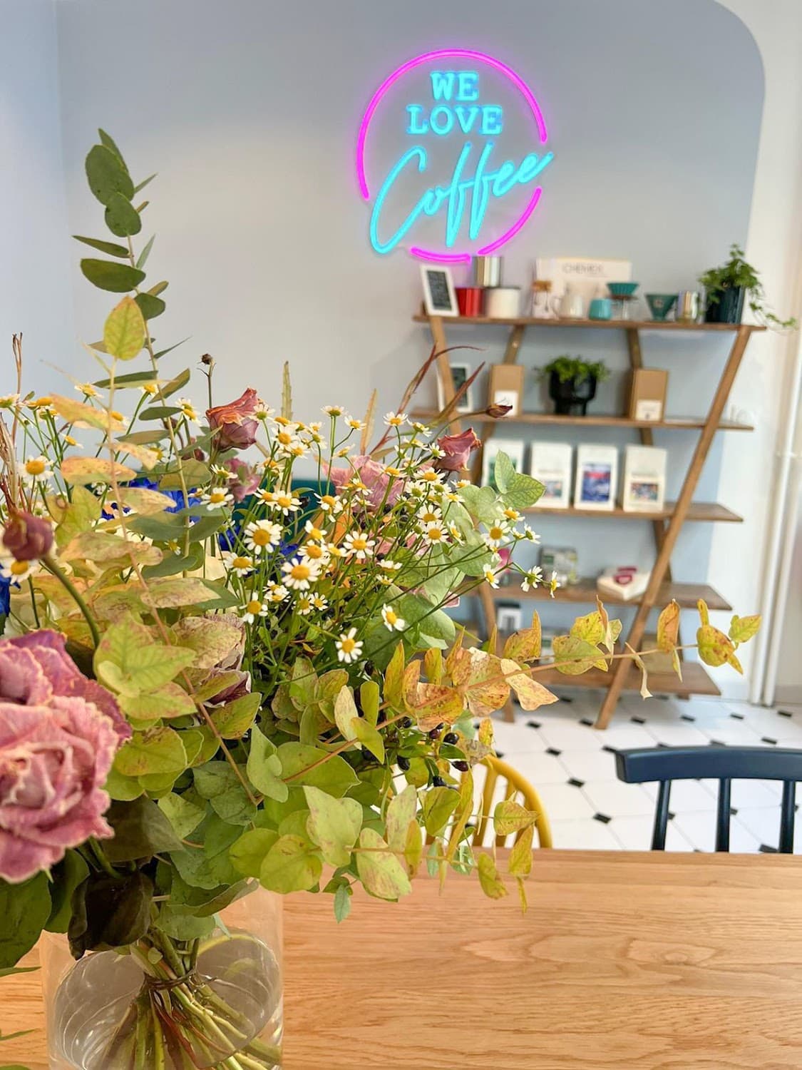 We Love Coffee — specialty coffee shop in Paris (photo 5)