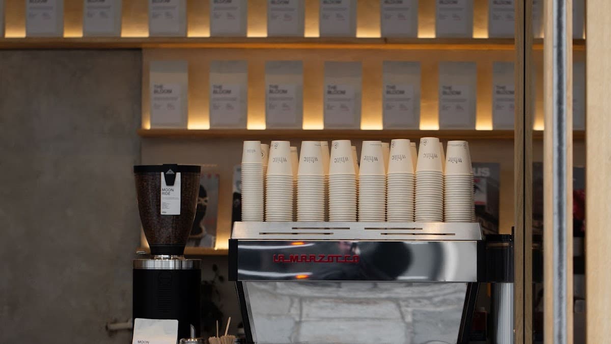 White - Paris 3 — specialty coffee shop in Paris (photo 2)