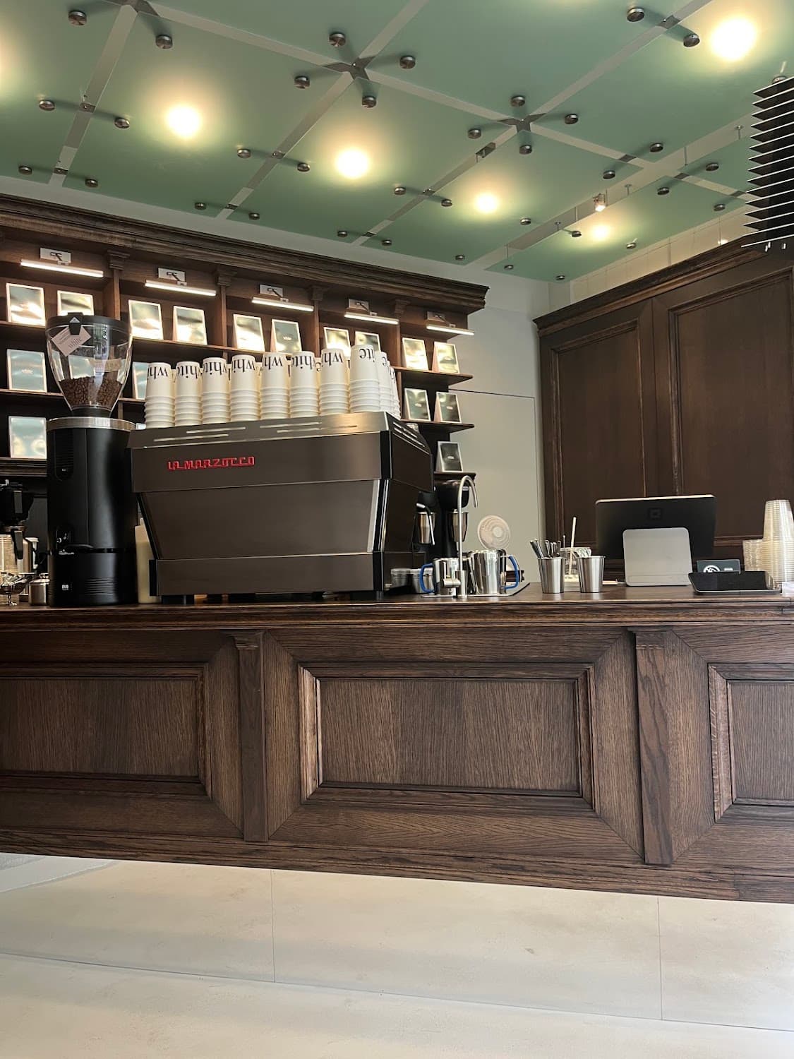 WHITE Coffee - Paris 9, specialty coffee shop in Paris (photo 7)