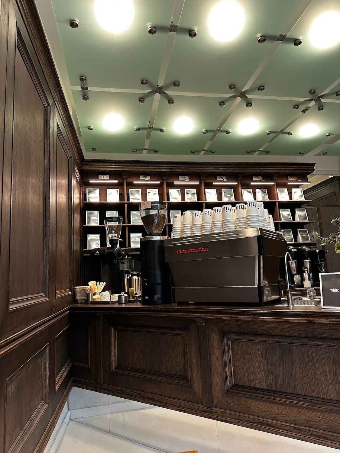WHITE Coffee - Paris 9, specialty coffee shop in Paris (photo 5)