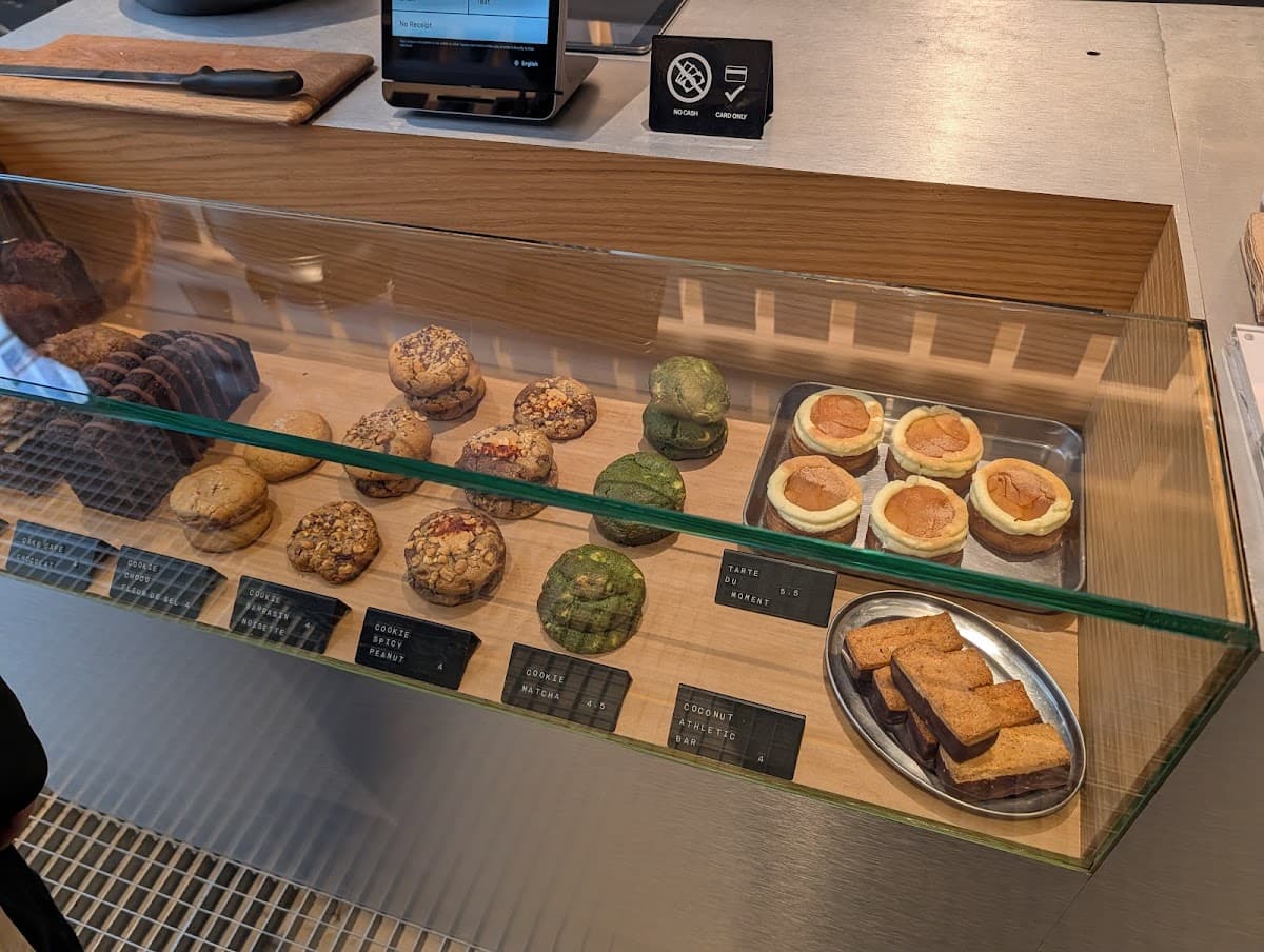 White - Paris 10 — specialty coffee shop in Paris (photo 7)