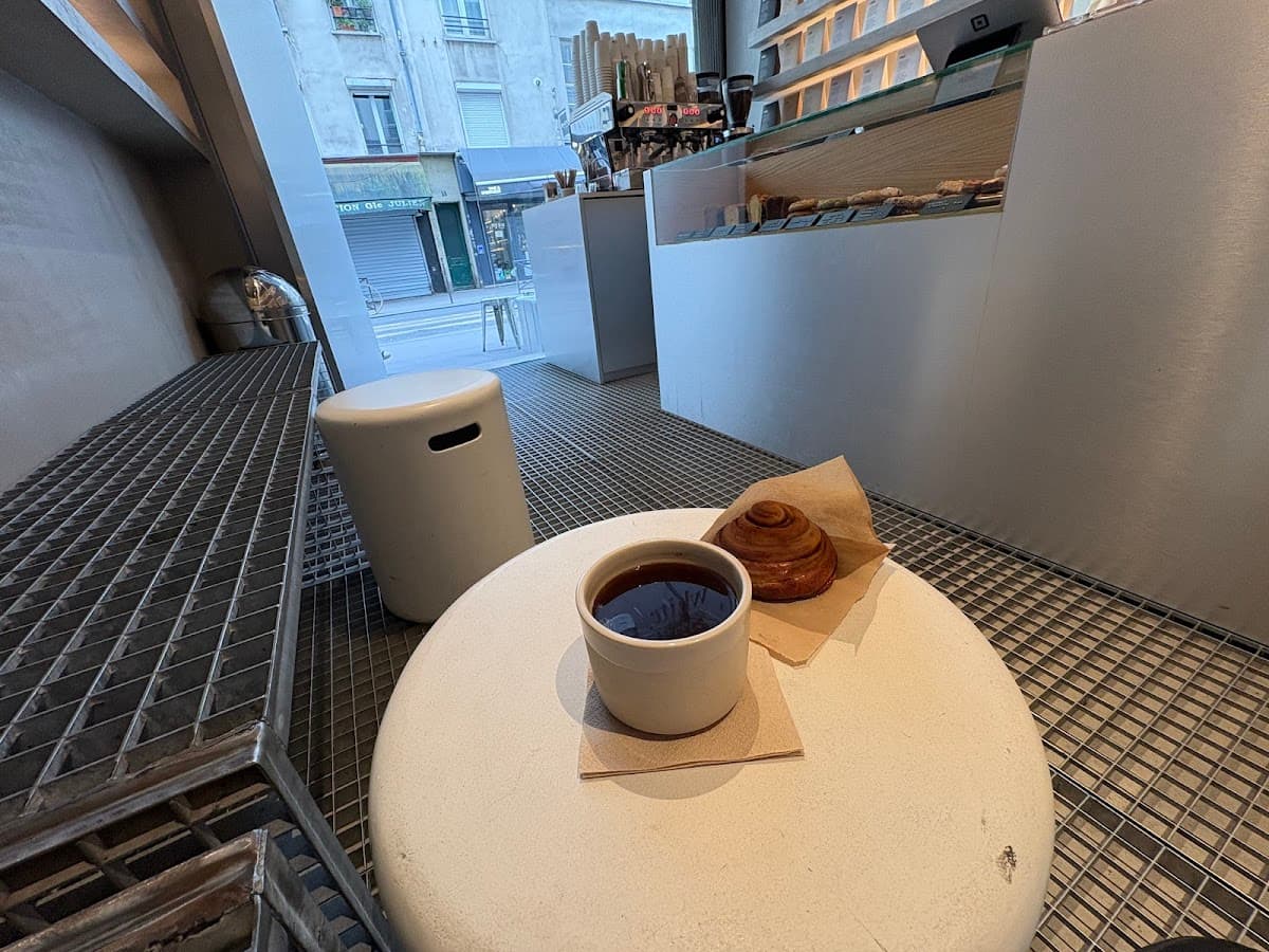 White - Paris 10 — specialty coffee shop in Paris (photo 3)